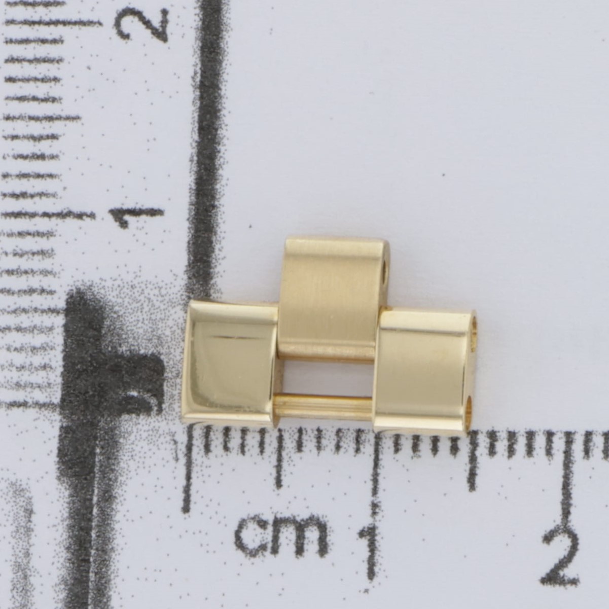 Cartier solid 18k yellow gold link 14.8mm wide Roadster 33mm thumbnail 2