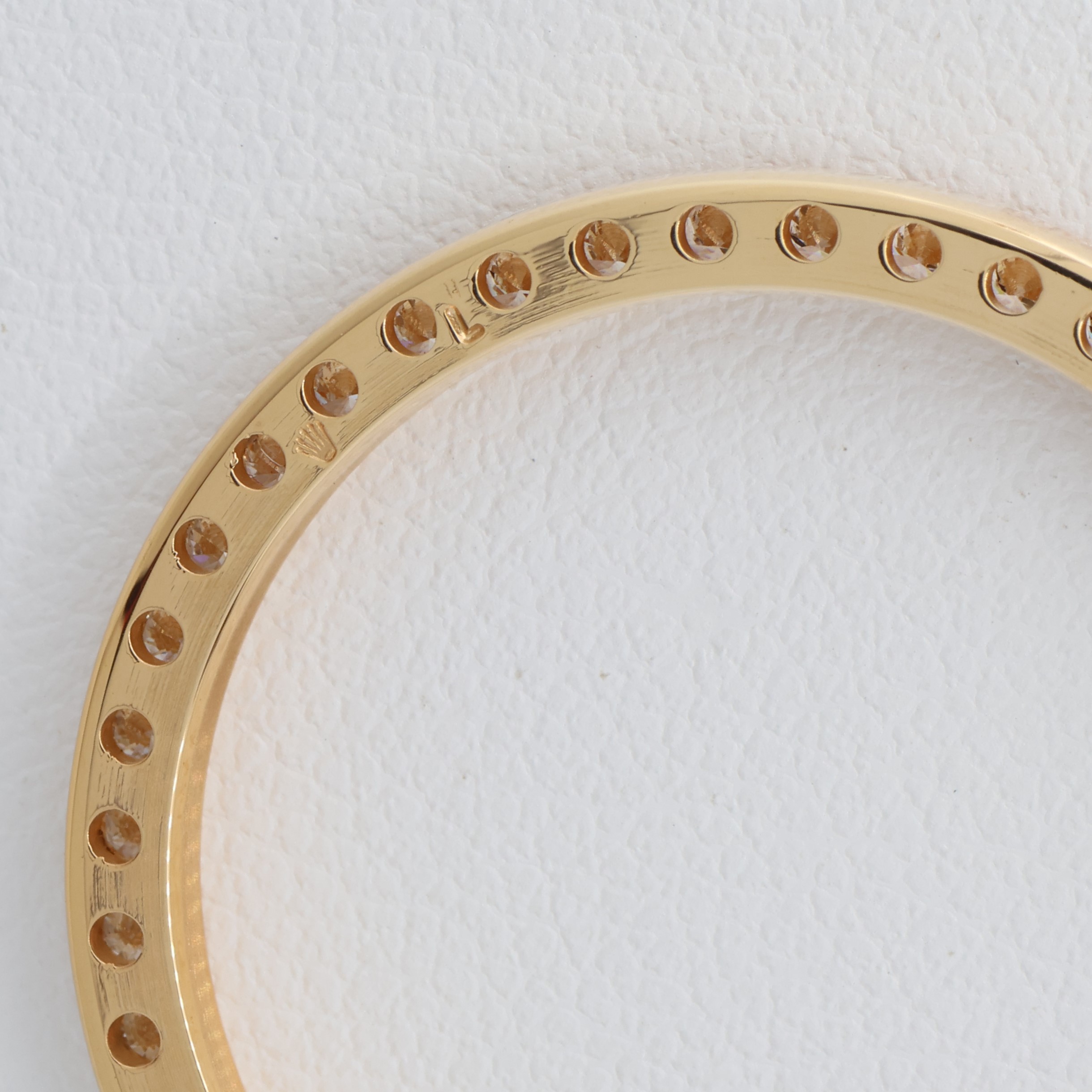 Factory original 42 diamonds .75 ct. 18K yellow gold bezel for Rolex 26mm thumbnail 3