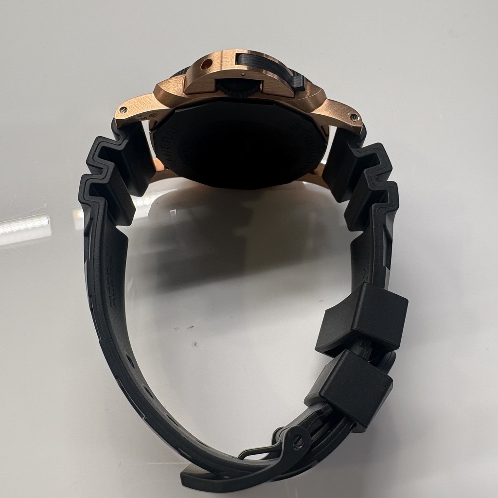 Panerai Submersible PAM 02070 thumbnail 2
